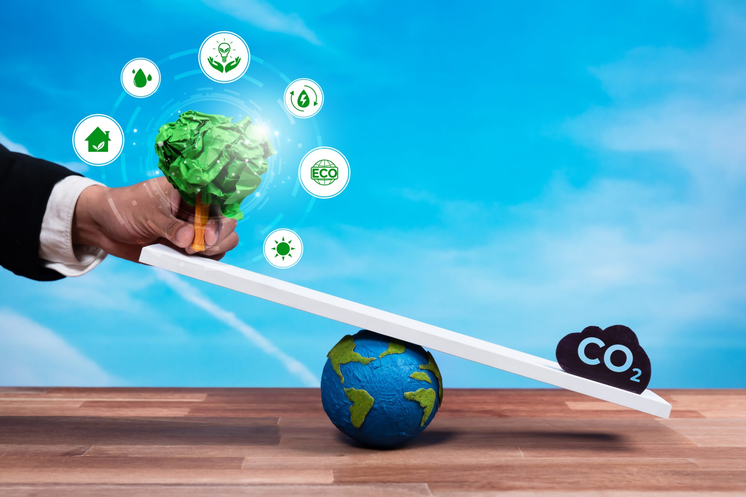 CBAM vs Carbon Tax เป็นกลไกกำหนดราคาคาร์บอนที่บังคับใช้ต่างกัน โดย CBAM (Carbon Border Adjustment Mechanism) คือมาตรการของสหภาพยุโรป ที่คิดต้นทุนคาร์บอนจากสินค้าที่นำเข้า EU